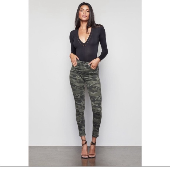 Good American Denim - Good American Good Waist Jeans in Camo Green
Skinny High Waist Size 12/31